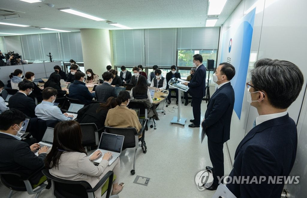 '한명숙 모해위증 불기소' 사실상 수용…"재지휘 안해"(종합)