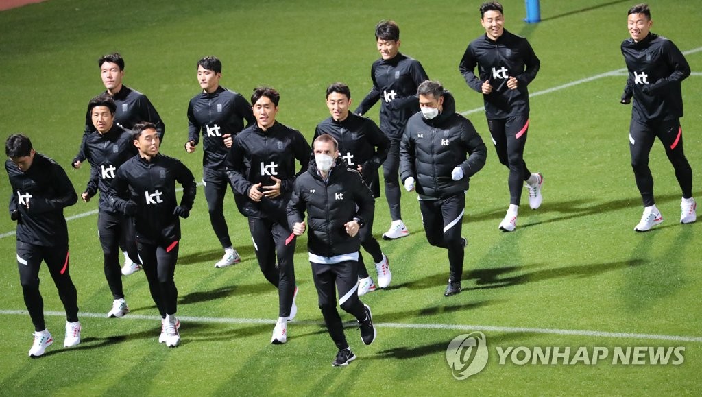 축구 한일전 관중 1만명으로 확대…입장권 5천장 추가 판매