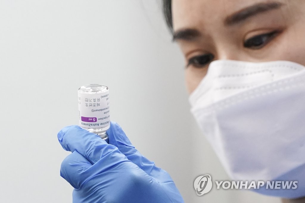만 65세 이상 요양병원 백신 접종 시작…"기대·불안감 공존"