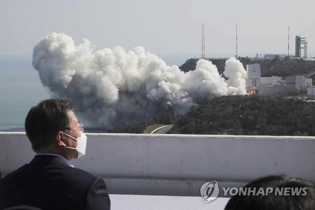 문대통령 "누리호 시험 세가지 연설 준비…성공 버전 연설 기뻐"