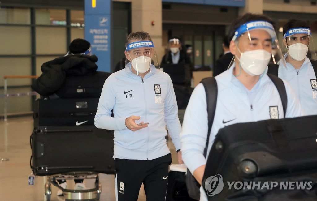 '상처만 남은 한일전' 마친 벤투호, 조용한 귀국길