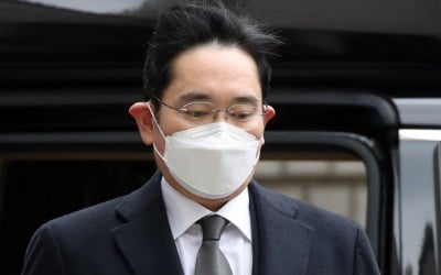 '충수염 수술' 이재용, '삼성물산 합병' 재판 연기 신청