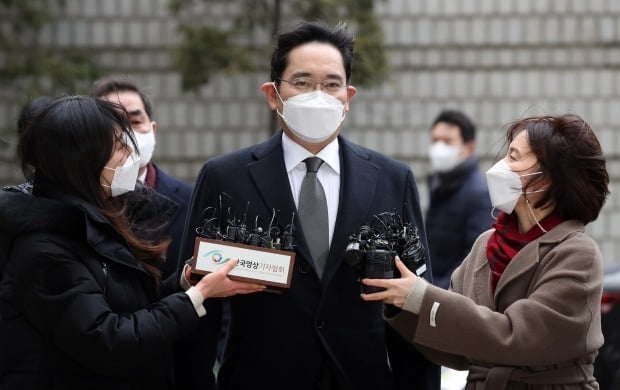 검찰수사심의위원회는 26일 이재용 삼성전자 부회장의 '프로포폴 불법 투약 혐의'와 관련 "수사를 중단하라"고 의견을 모았다. /사진=연합뉴스