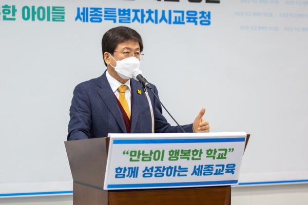 "시장 제대로 뽑자" 박원순 치켜세운 책 초·중·고 보급 논란