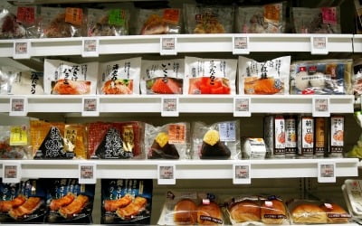 "AI가 삼각김밥 판매량 예측"…낭비 줄이기 나선 日 기업들