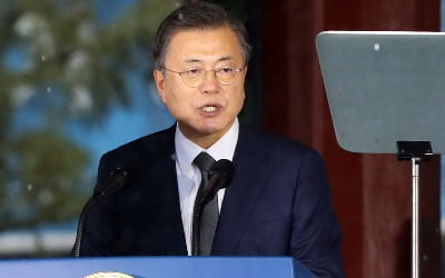  문대통령 "日과 언제든 대화…포스트코로나 함께 준비"