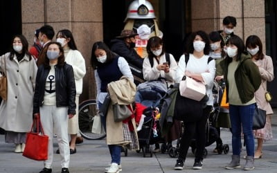 코로나 사망자 8000명 넘은 일본, '긴급사태' 연장 가능성