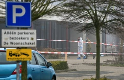 네덜란드 코로나19 진단검사센터 앞에서 폭발물 '펑'