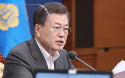 [속보] 문 대통령 지지율 '역대 최저'…靑 "국민 마음 엄중히 여겨"