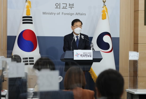 정의용 외교부 장관이 31일 정부서울청사 외교부 브리핑실에서 열린 내신 기자 브리핑에서 발언하고 있다. 사진=연합뉴스