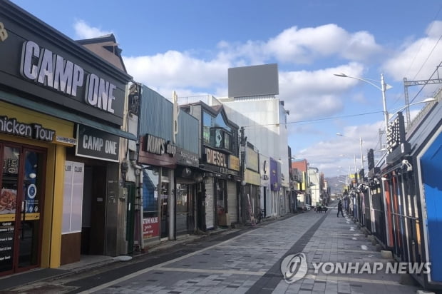 나흘만에 다시 400명대…사업장 등 외국인 집단감염 속출 '불안'