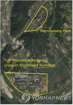 북 영변핵시설 의문의 연기…38노스 "플루토늄 추출 준비일수도"