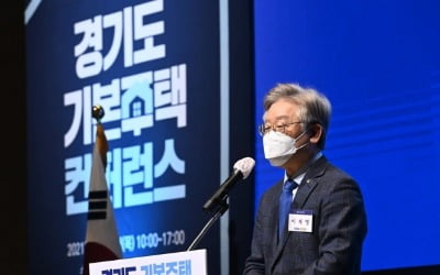 이재명 "尹사퇴 착잡…합리적 경쟁 통해 도움되는 정치하길"