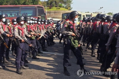 문대통령 "미얀마 군경 폭력진압 규탄…수치 석방 촉구"