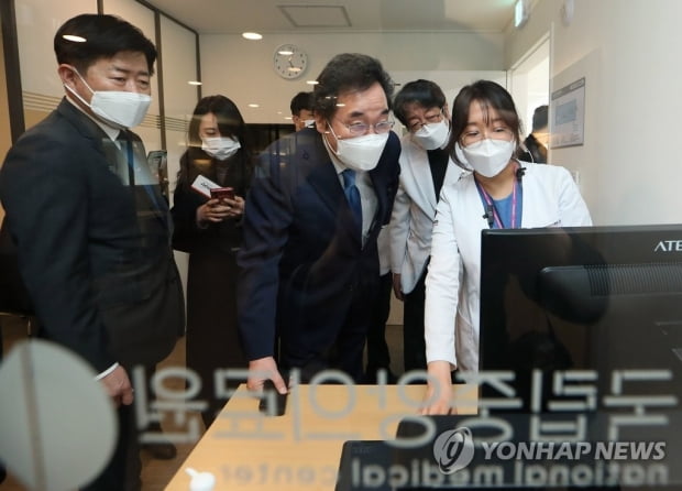 이낙연, 백신 현장점검…"K접종 안심된다"