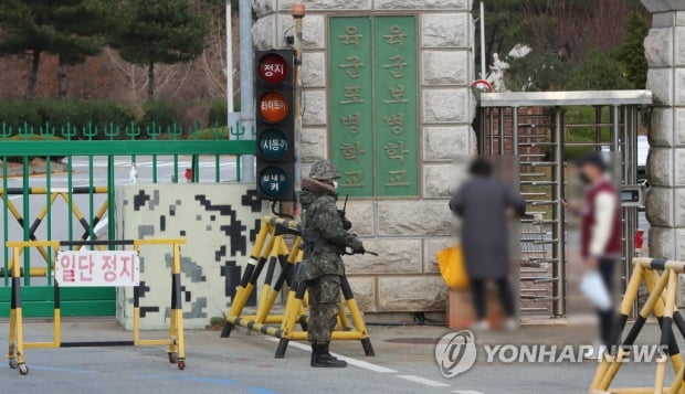 군 코로나19 확진 3명 늘어…작년 집단감염 겪은 상무대 포함