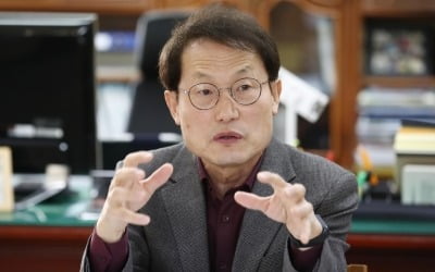 조희연 "거리두기 개편시 등교확대…초 1~2교사도 우선접종해야"