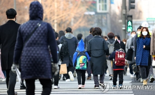 3월 2∼10일 하루 평균 학생 35.2명, 교직원 2.7명 코로나 확진