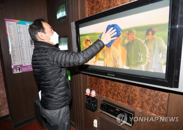 거리두기 연장에 수도권 사장님 울상…비수도권 '그나마 다행'