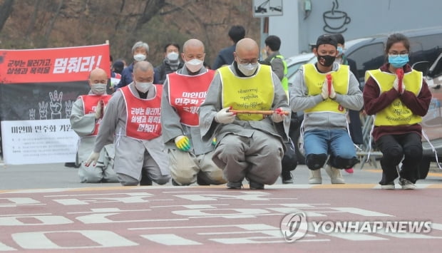 "미얀마 군부 쿠데타에 저항"…서울 도심서 6㎞ '오체투지'