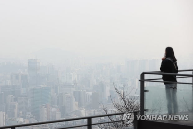 낮 기온 포근하지만 미세먼지 가득…동해안 오후 한때 빗방울