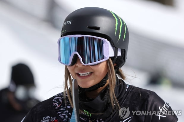 클로이 킴스 노 보드 세계 선수권 여자 하프 파이프 2 연패