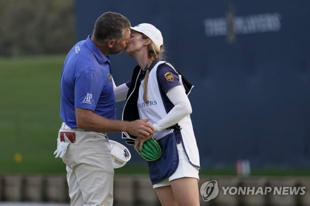 Westwood Players Championship 3R 2nd stroke lead … 김시우 11 위