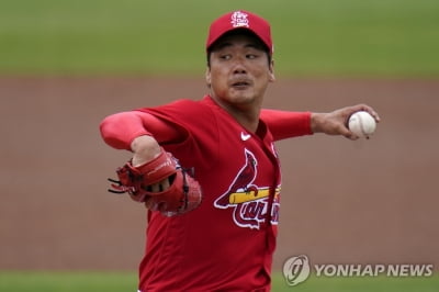 김광현, 등 통증으로 투구 중단…MLB 시즌 첫 등판 미뤄질 듯(종합)