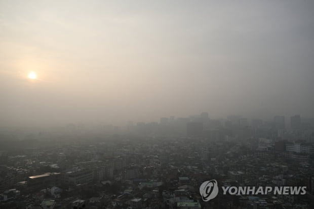 [날씨] 오전에 비 그쳐…전국 곳곳 미세먼지 '최악'