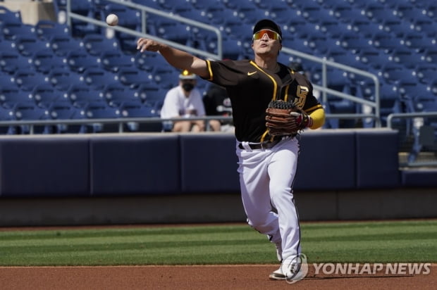 김하성은 MLB 시범 경기에서 3 일 만에 첫 타점을 보도했다.