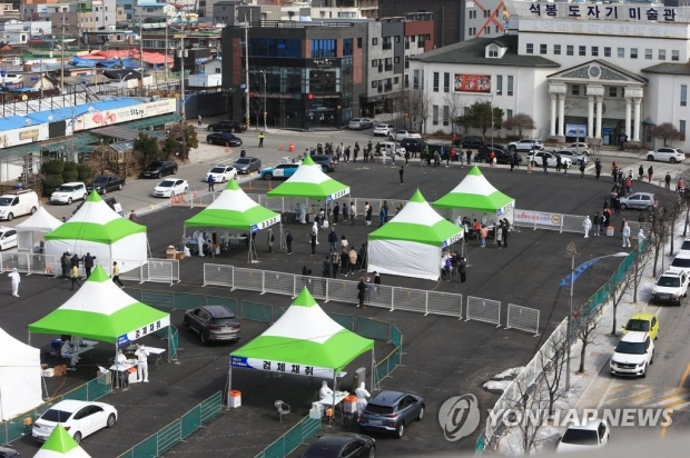 오늘 400명대 중후반 예상…곳곳 '일상 감염' 확산에 확진자 증가세