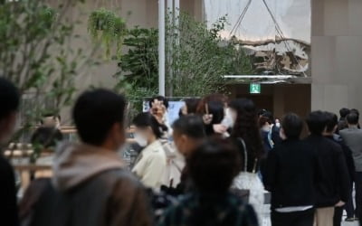 숙박음식 고용늘고 '보복소비'도…바닥다진 경기, 회복흐름 탈까