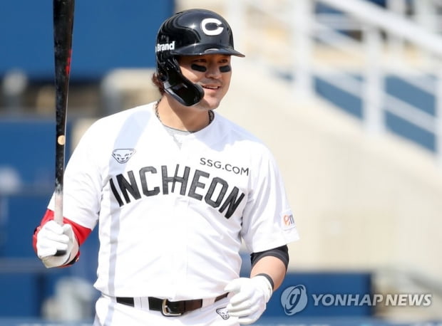 추신수의 KBO 데뷔전…국민의례·삼진·삼진·뜬공