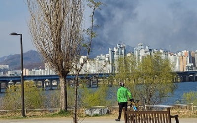 마포구 공사장 스티로폼 화재…한강 너머서도 연기 보여