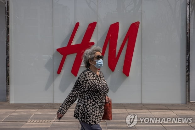 중국서 H&M·나이키 등 불매 확산…서방 제재에 분노 폭발