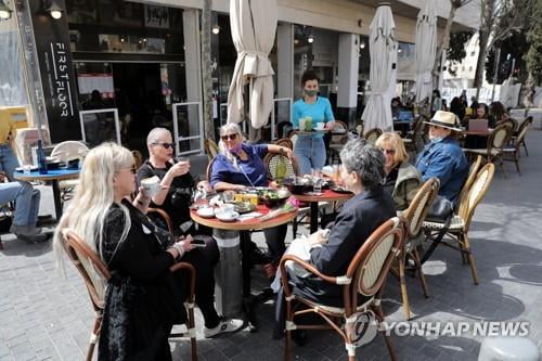 이스라엘 보건장관 "시민 50%, 백신 2차 접종 마쳤다"