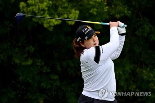 Park In-bi leads the 1R 6-under-par alone in this year’s first tournament…  Kim Hyo-joo, 1st hit, 2nd place