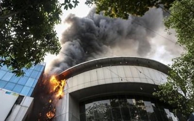 인도 뭄바이 코로나19 병원 건물서 화재…"10명 이상 사망"