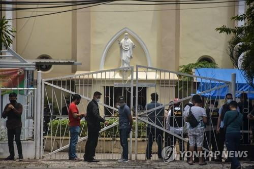 인니 성당 인근서 자폭 공격…"테러범 2명 사망·14명 다쳐"