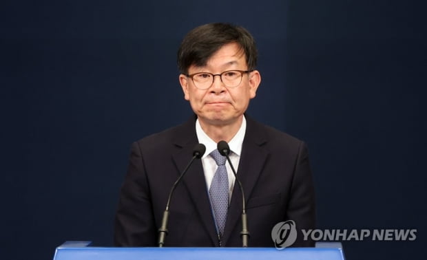 '어쩔 수 없이' 전셋값 올렸다는 김상조…'예금 14억' 논란