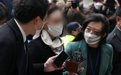 '입시비리·사모펀드 의혹' 정경심 오늘 2심 첫 재판