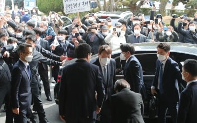 윤석열 '대구지검 방문' 현장에 지지자·반대자 뒤엉켜 혼란 