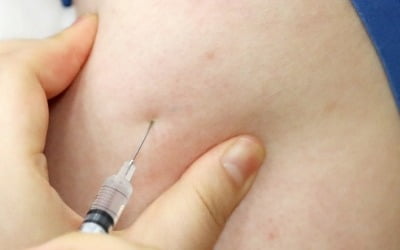 [속보] 백신접종후 사망신고 1명 또 추가 누적 9명…인과성 파악중