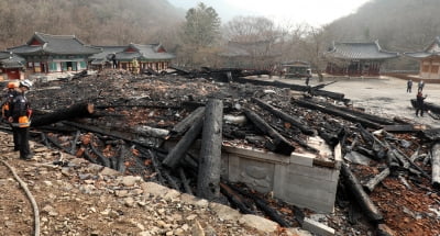 '내장사' 대우스님 "'잘해줘서 좋다' 말하고 2시간 뒤 방화"