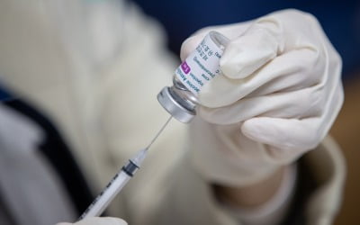 코로나19 백신 우선 접종 대상자 74% 1차 접종 완료