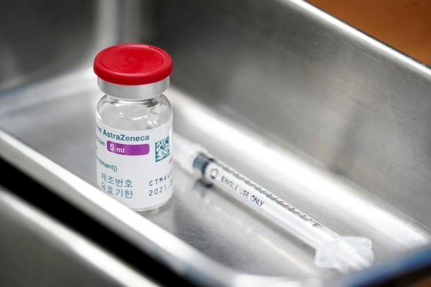 '혈전 우려' 아스트라제네카 백신, 영국서 아동 임상 중단