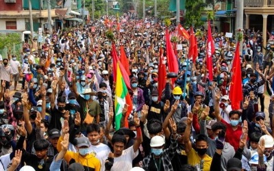 신한銀 미얀마 직원 피격…"주재원 단계 철수"