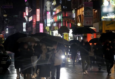 "4차 유행 우려" 오늘부터 수도권·부산 유흥시설 문 닫는다