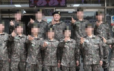 김호중, 늠름한 군복 자태…훈련소에서도 위풍당당 '트바로티'