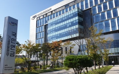 잇따른 운용역 이탈에 정치 압박까지...국민연금 인프라 투자 '비상'